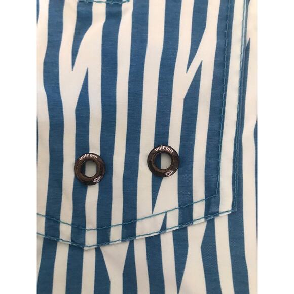 Volcom swim shorts - Picture 4 of 10